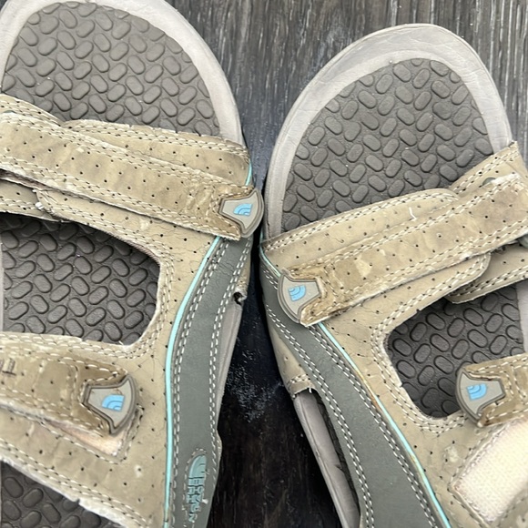 Women’s North Face sandals - Picture 7 of 8